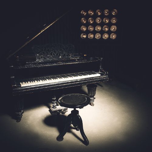 Differences Between Vintage, Antique, and Simply ‘Old’ Pianos